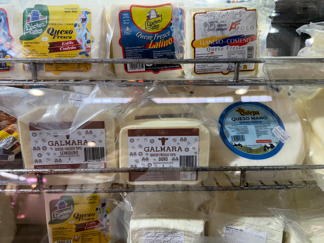 Nevera de quesos latinos
